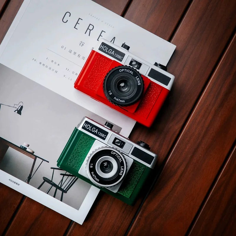 Cámara Analógica Holga 135BC – "Point and Shoot"